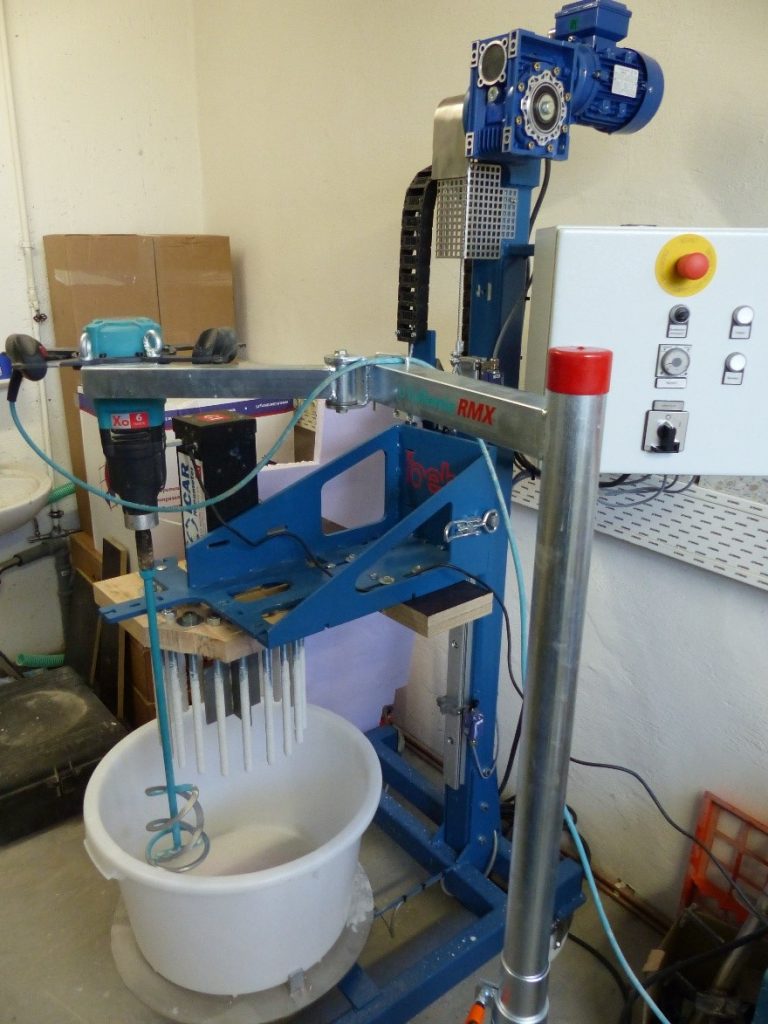 Experimental setup for the rheometer ICAR to enable homogenization of the material during pre-shearing. Shear-induced particle migration is thus minimized.
